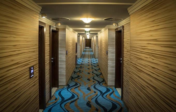 Kings Casino – Let’s Go Poker